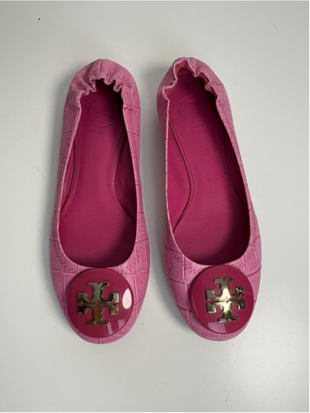 Retro Tory Burch Reva Ballet Flats Pink Croc Embossed Leather Gold Logo 6.5 - Picture 2 of 11